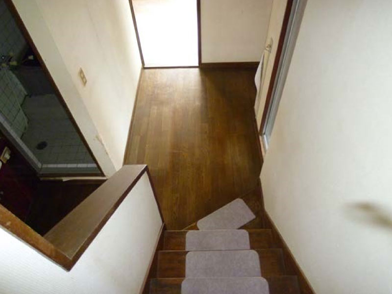 2階段室・廊下（Before）