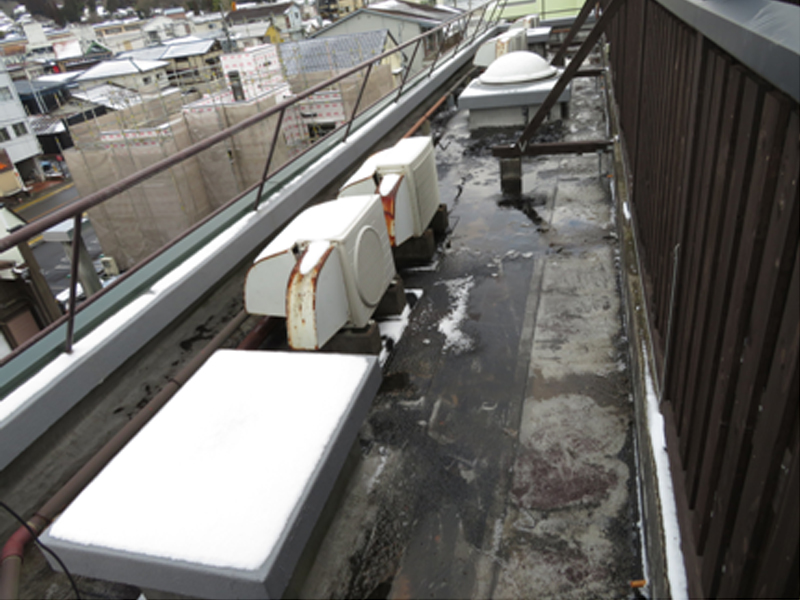 屋上 シート防水 改修前状況（Before）