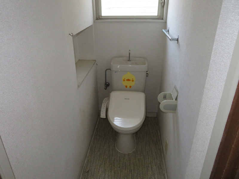 １階トイレ 衛生器具取替前 壁・床・天井 改装前状況（Before）