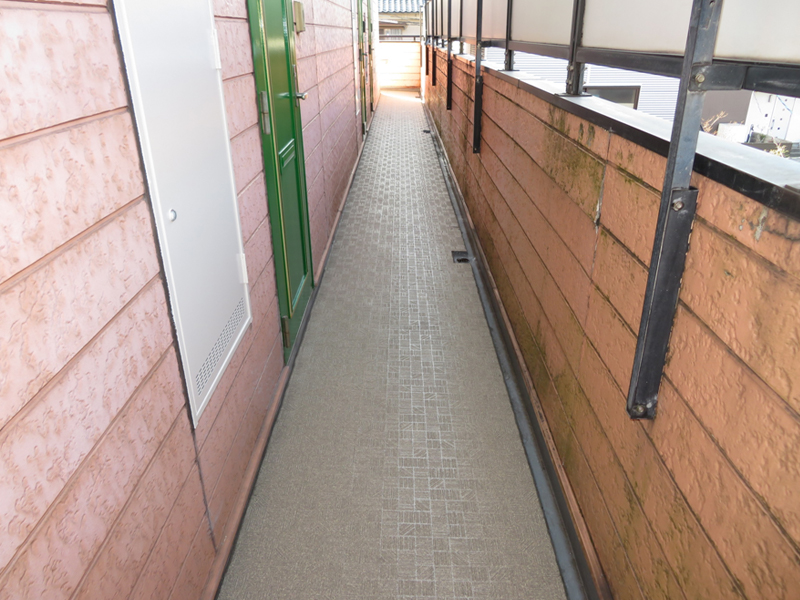 ２階廊下床 防滑シート 貼り完了 排水溝防水完了（After）