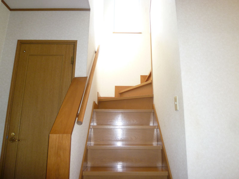 階段室・壁クロス張替・手摺取替 改装前状況（Before）