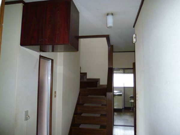 2階段室・廊下（Before）
