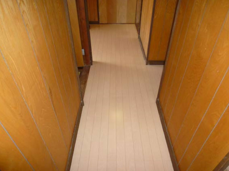 廊下　廊下　床フロアー合板直張り（After）