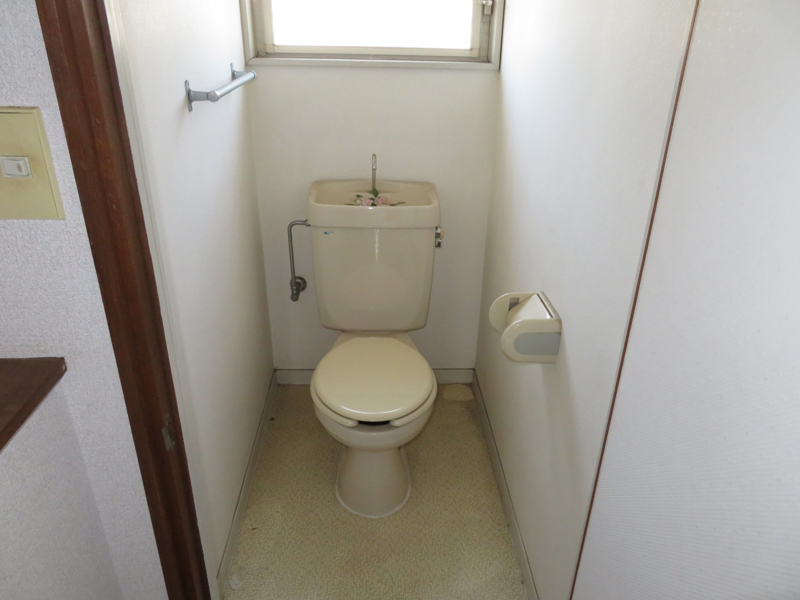 ２階トイレ 衛生器具取替前 壁・床・天井 改装前状況（Before）