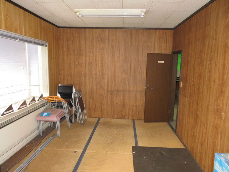 会議室1 壁・床・天井 改装前状況（Before）