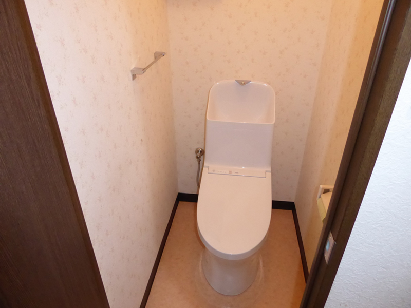 トイレ 便器・タオル掛け 紙巻器　取替 完了