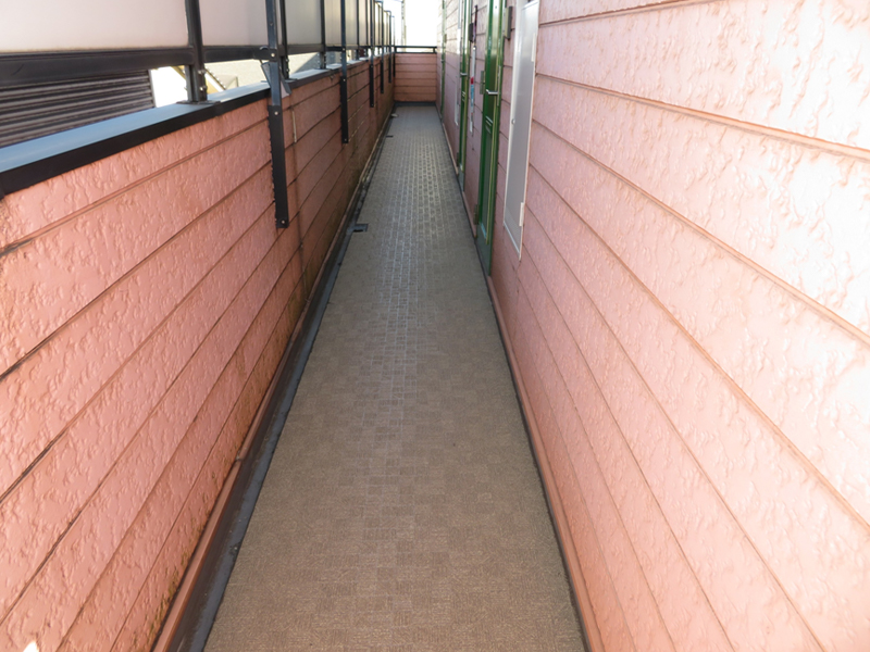 ２階廊下床 防滑シート 貼り完了 排水溝防水完了（After）