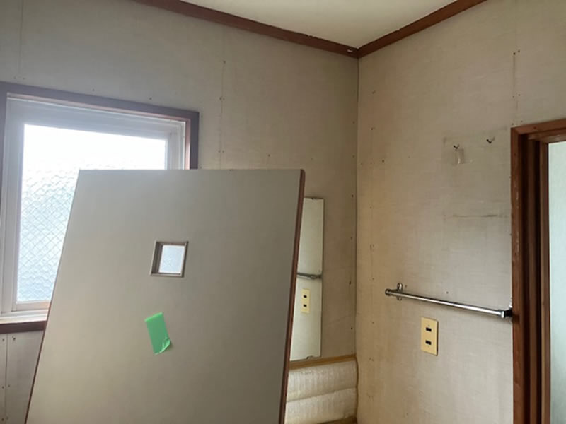 ４階洗面・脱衣室 壁・床・天井張替え 衛生器具取替　前状況（Before）