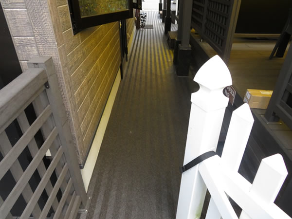 通路 床防滑シート貼り 完了（After）
