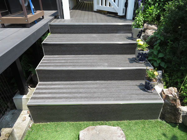 階段 床防滑シート貼り 完了（After）