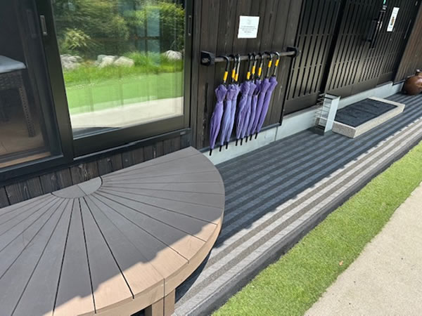 犬走り 床防滑シート貼り 完了（After）