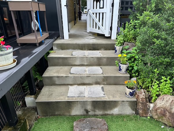 階段 床防滑シート貼り 前状況（Before）