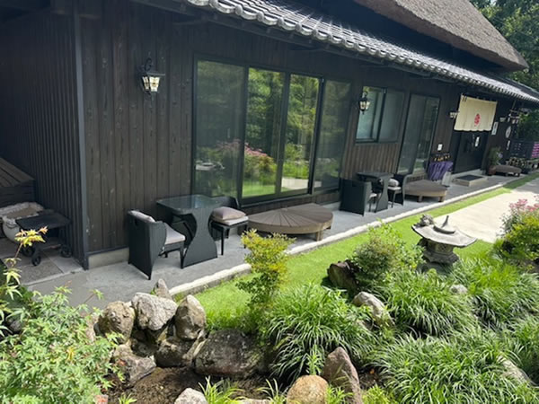 犬走り 床防滑シート貼り 前状況（Before）