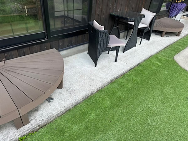 犬走り 床防滑シート貼り 前状況（Before）