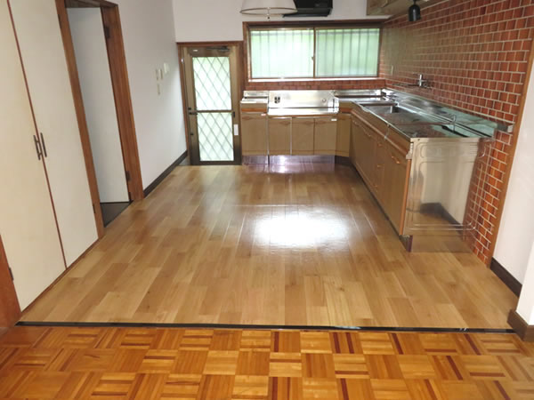 キッチン 床CFシート張替え 完了（After）