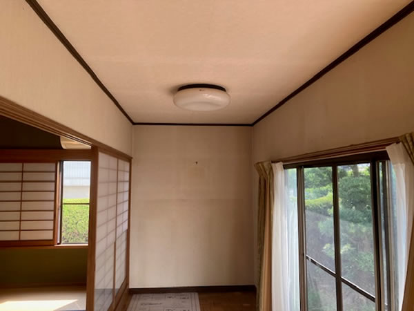 広縁 壁・天井クロス張替え 前状況（Before）