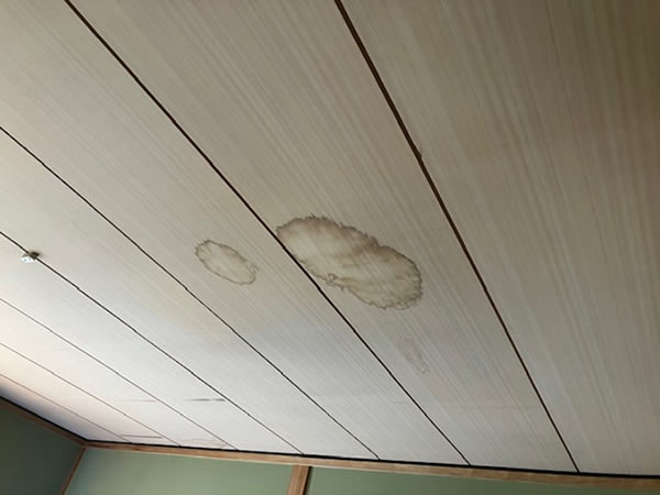 ２階和室 天井補修 前状況（Before）