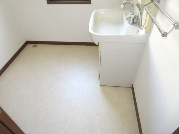 洗面脱衣室 壁クロス張替え・床CFシート張替え 完了（After）