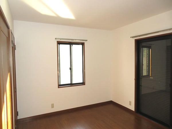 2F子供室 天井・壁クロス張替え 完了（After）