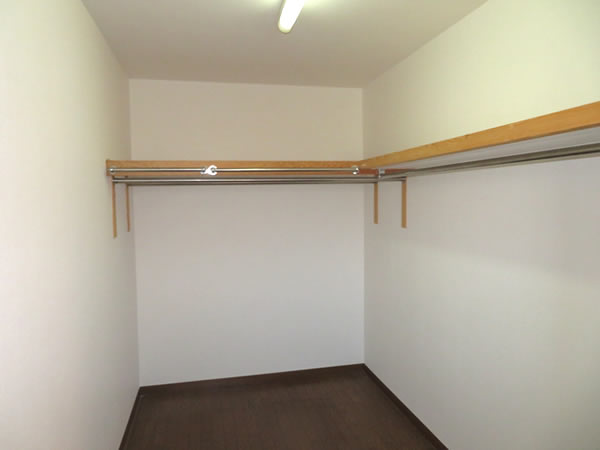 WIC 天井・壁クロス張替え 完了（After）