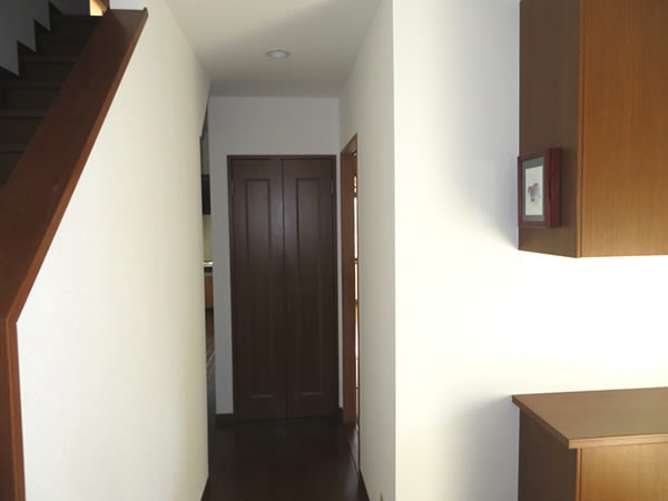 廊下 天井・壁クロス張替え 完了（After）