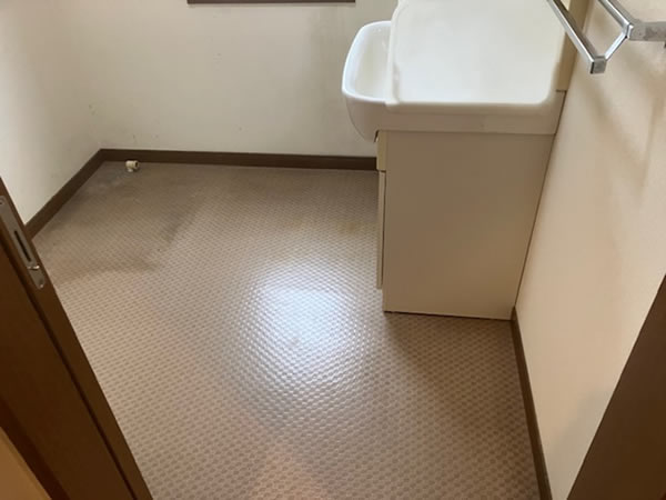 洗面脱衣室 壁クロス張替え・床CFシート張替え 前状況（Before）