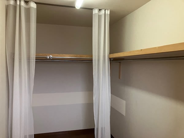 WIC 天井・壁クロス張替え 前状況（Before）