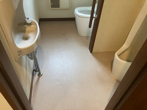 1Fトイレ CFシート張替え 前状況（Before）