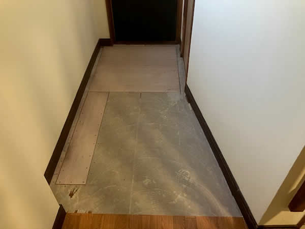 ２階廊下 床下地補強 前状況（Before）