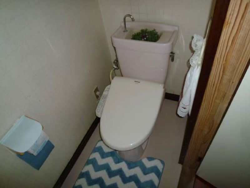1階トイレ 改装前状況（Before）