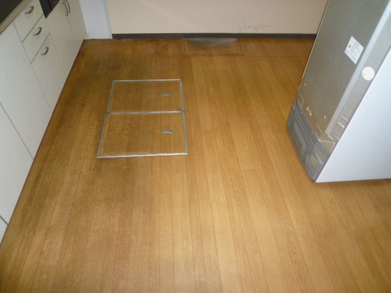 ダイニングキッチン・床フロアー張り前 改装前状況（Before）