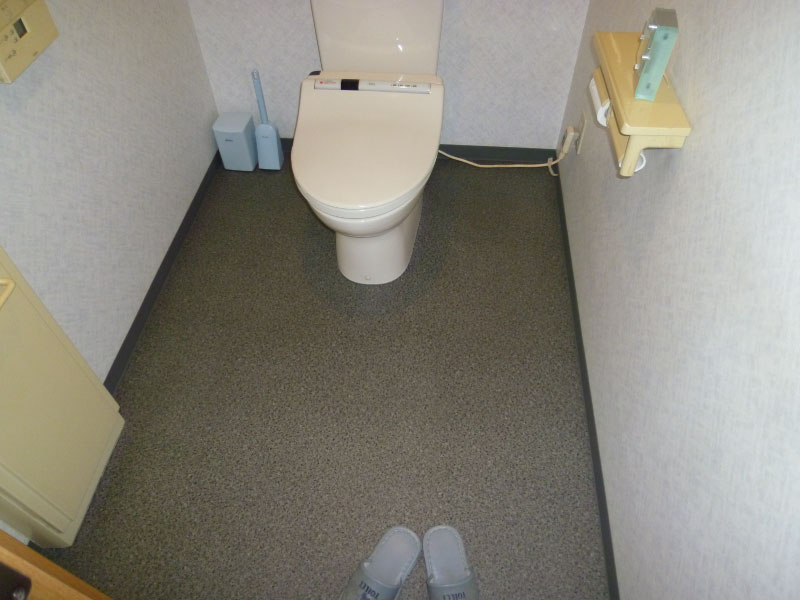 トイレ・床CFシート・張替前状況 改装完了（After）