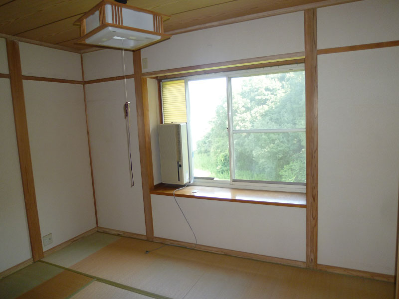 2階寝室・壁・床・天井 改装前状況（Before）