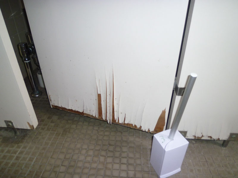 3階 トイレ 改装前状況（Before）
