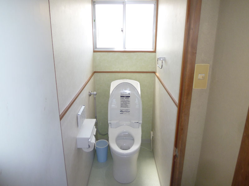 2階トイレ 便器取替 壁・床・天井 改装完了（After）