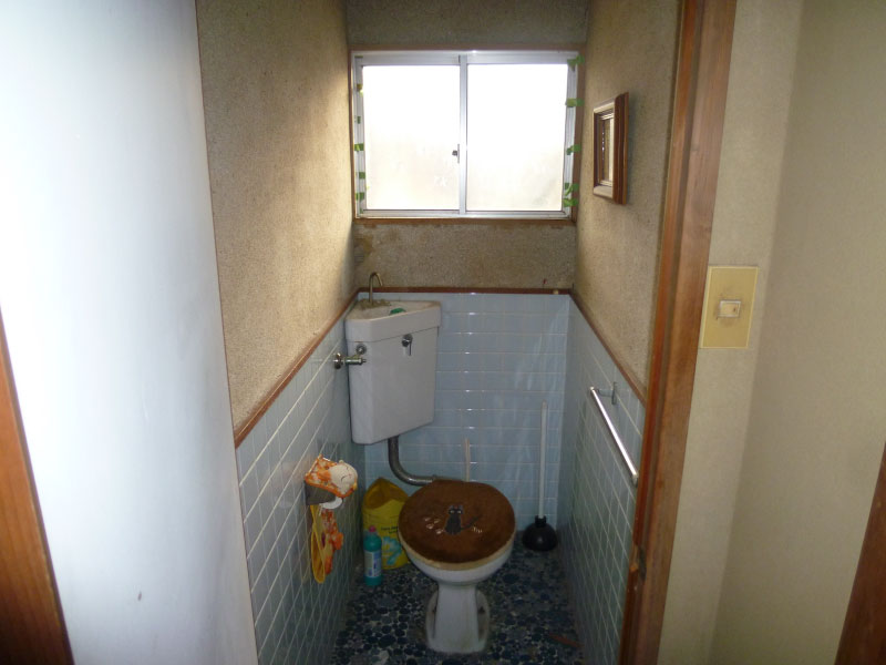 2階トイレ 便器取替 壁・床・天井 改装前状況（Before）